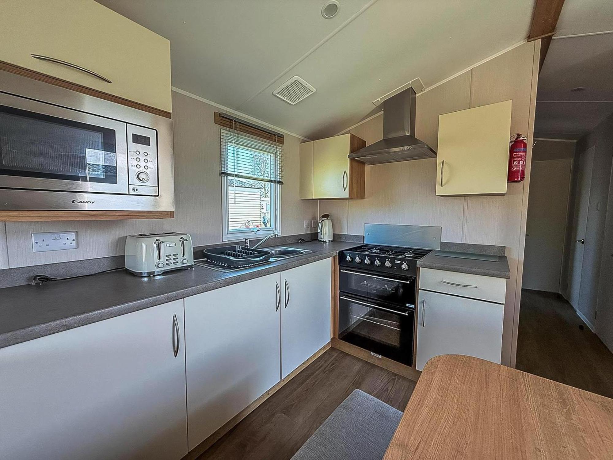 Lovely 8 Berth Caravan In Southview Holiday Park, Ref 33042Tc Skegness Exterior foto